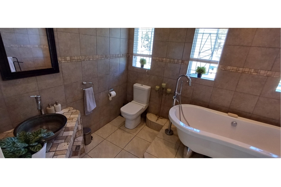 5 Bedroom Property for Sale in Jim Fouchepark Free State